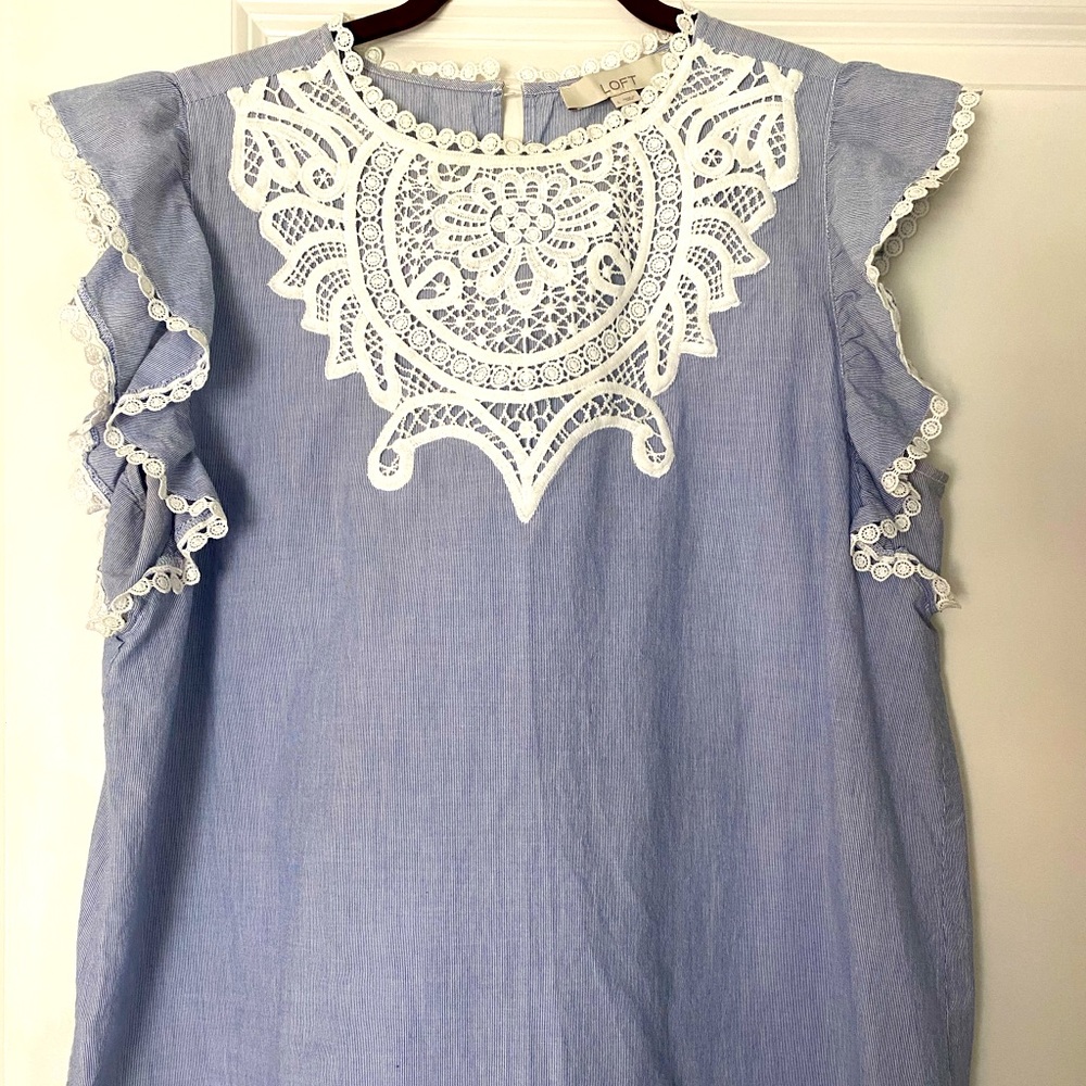 light, sleeveless blue blouse
